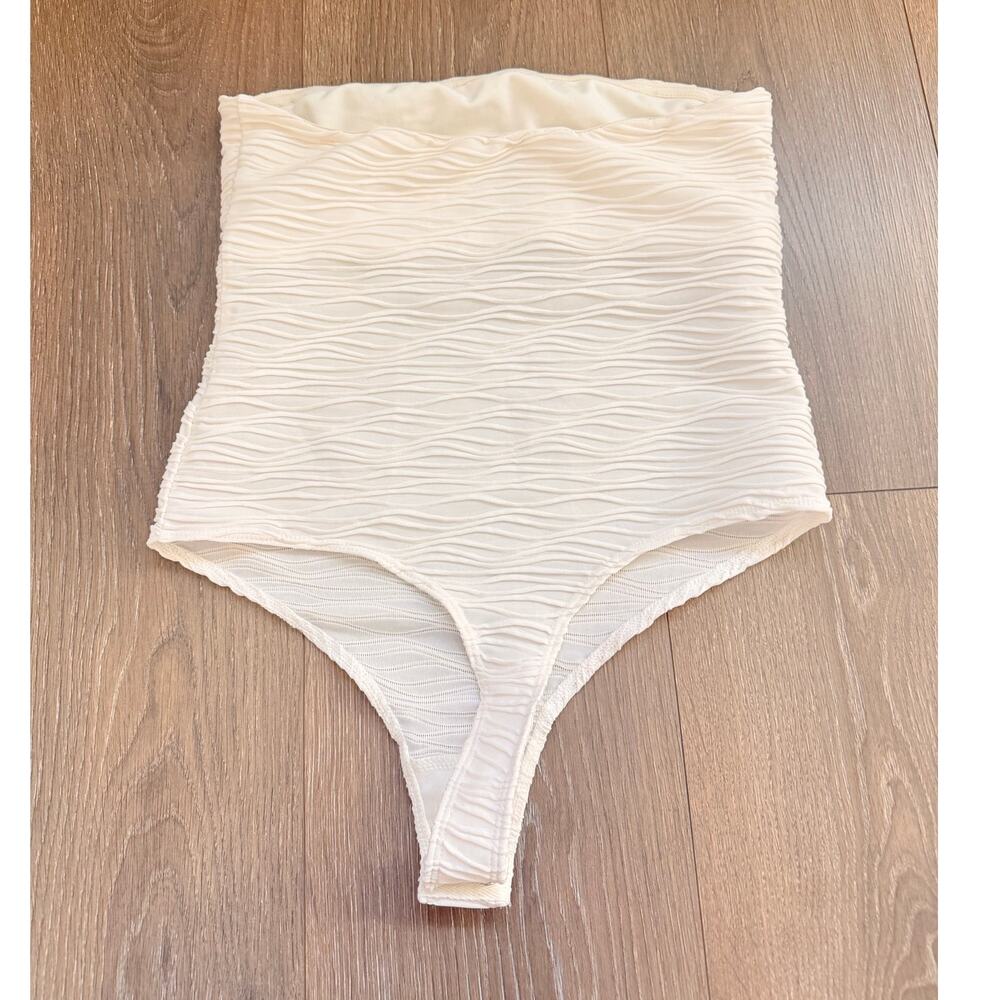 PRINCESS POLLY WHITE STRIPED STRAPLESS BODYCON TOP US 4‎ Summer - Picture 3 of 4